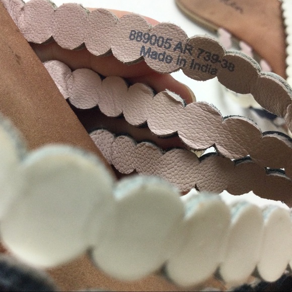 Boden Rickrack Overlapping Navy & White Thong Sandals Size 7 - Picture 11 of 12